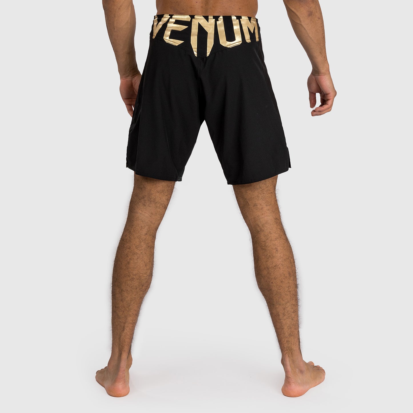 Venum Light 5.0 格斗短裤 – 黑色/金色