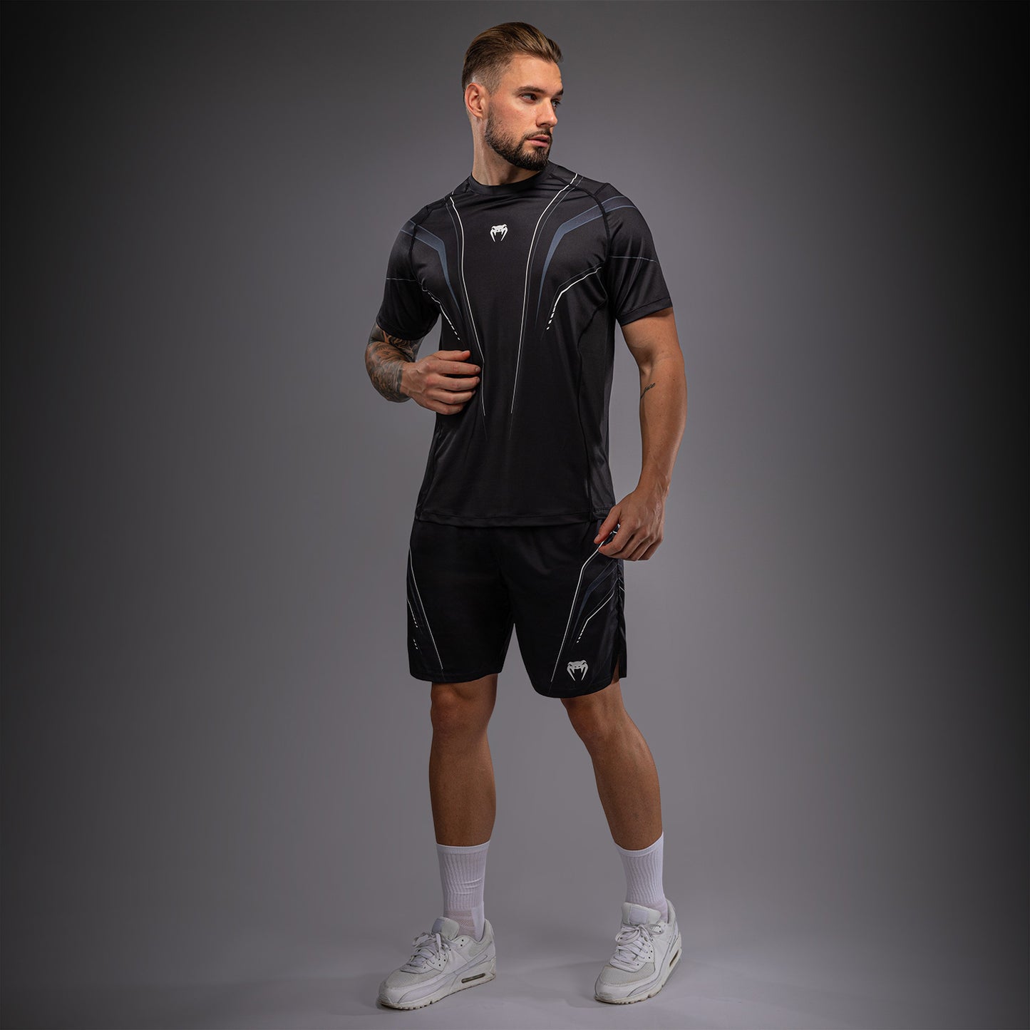 Venum Streamline Dry Tech T恤 – 黑色/白色