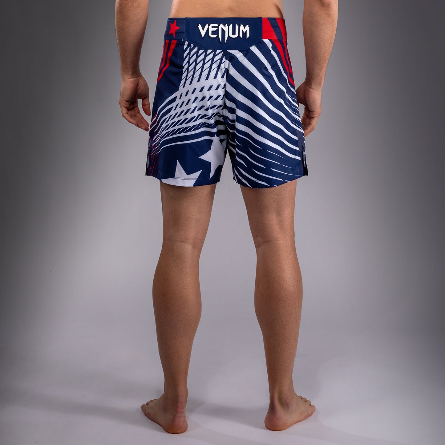 Official UFC Freedom 250 by Venum 男士 Authentic Fight Night 短款格斗短裤 - 蓝色