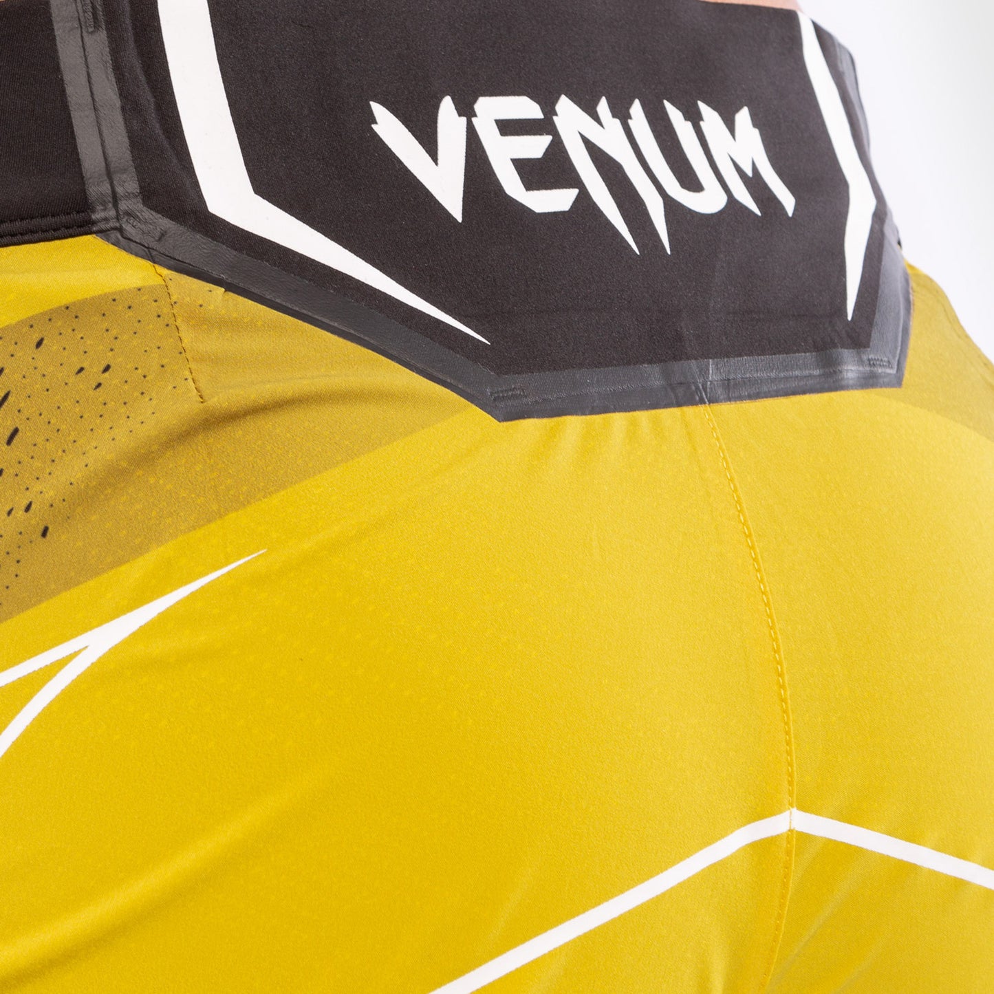 UFC Venum Authentic Fight Night 女士格斗短裤 – 短款 – 黄色