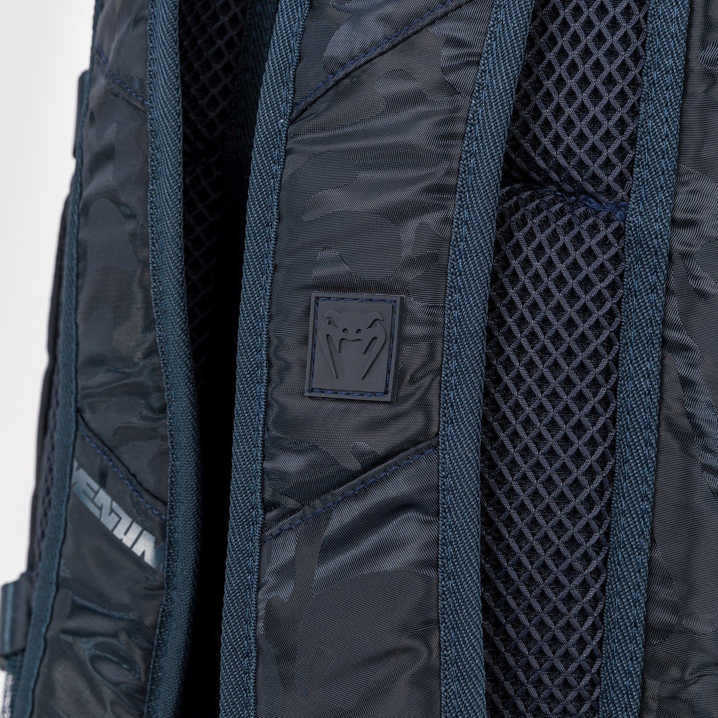 Venum Challenger Pro 背包 (20-25L) – 迷彩色/蓝色