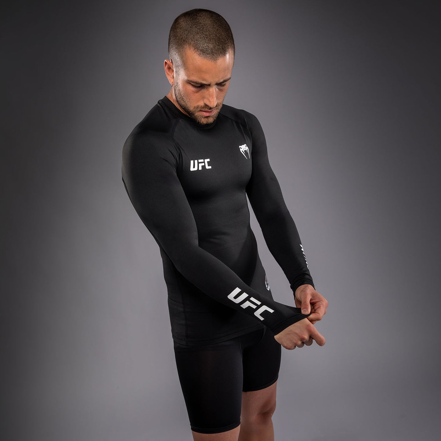 Venum UFC Unity by Venum Authentic Fight Week 男子功能长袖紧身防磨衣 - 黑色