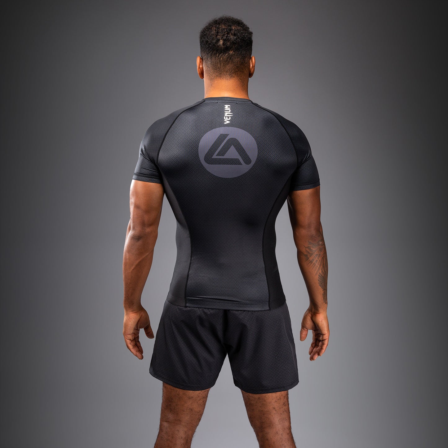 Venum X Roger Gracie Academy 短袖紧身防磨衣 – 黑色