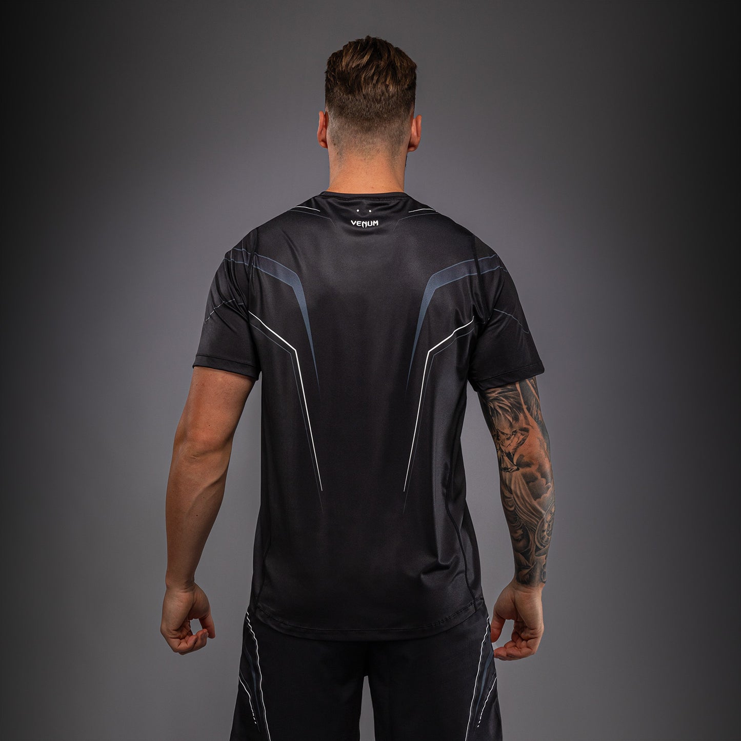 Venum Streamline Dry Tech T恤 – 黑色/白色