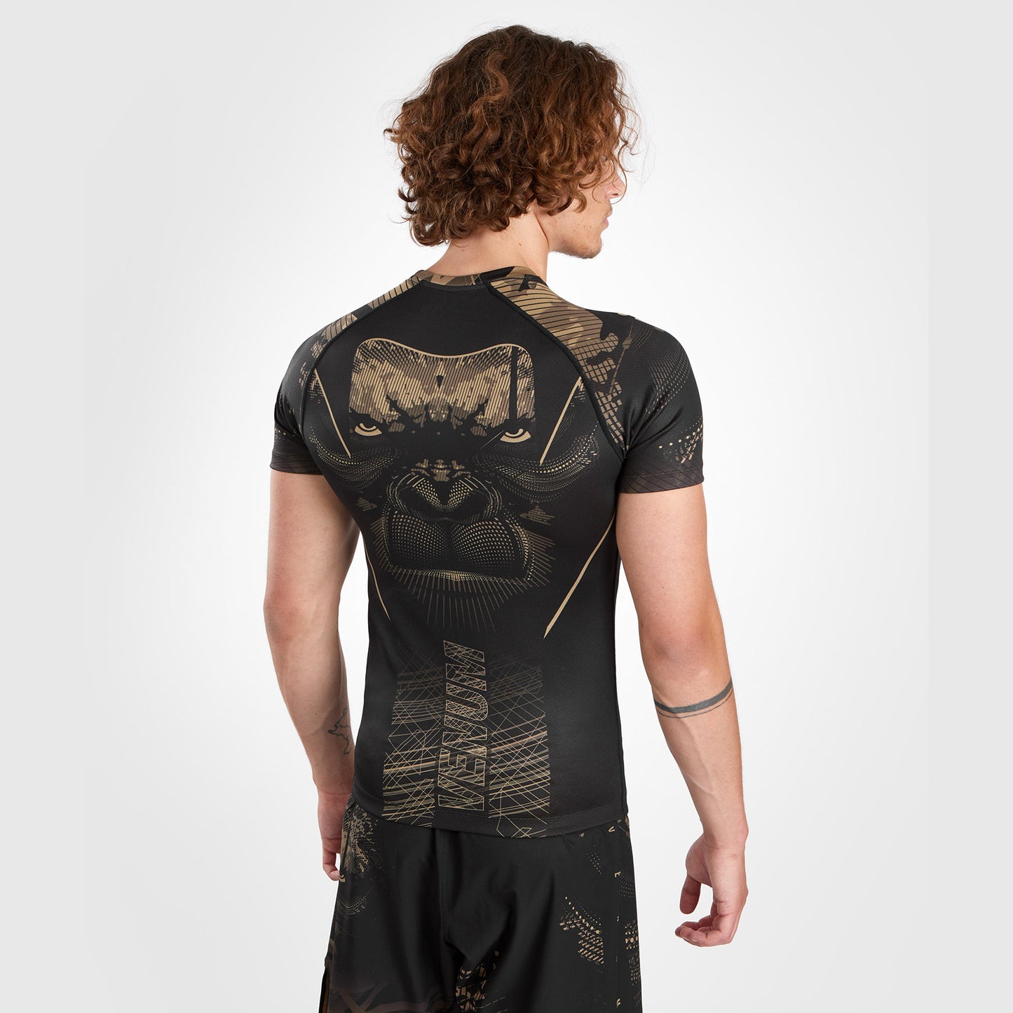 Venum Gorilla Jungle 紧身防磨衣 短袖 – 黑色/沙色