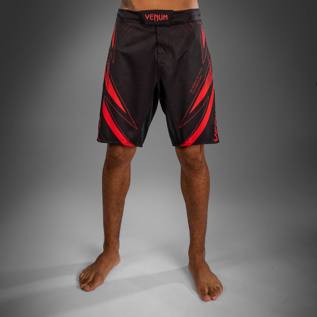 Venum Amazonia Reborn MMA短裤 - 黑色/红色