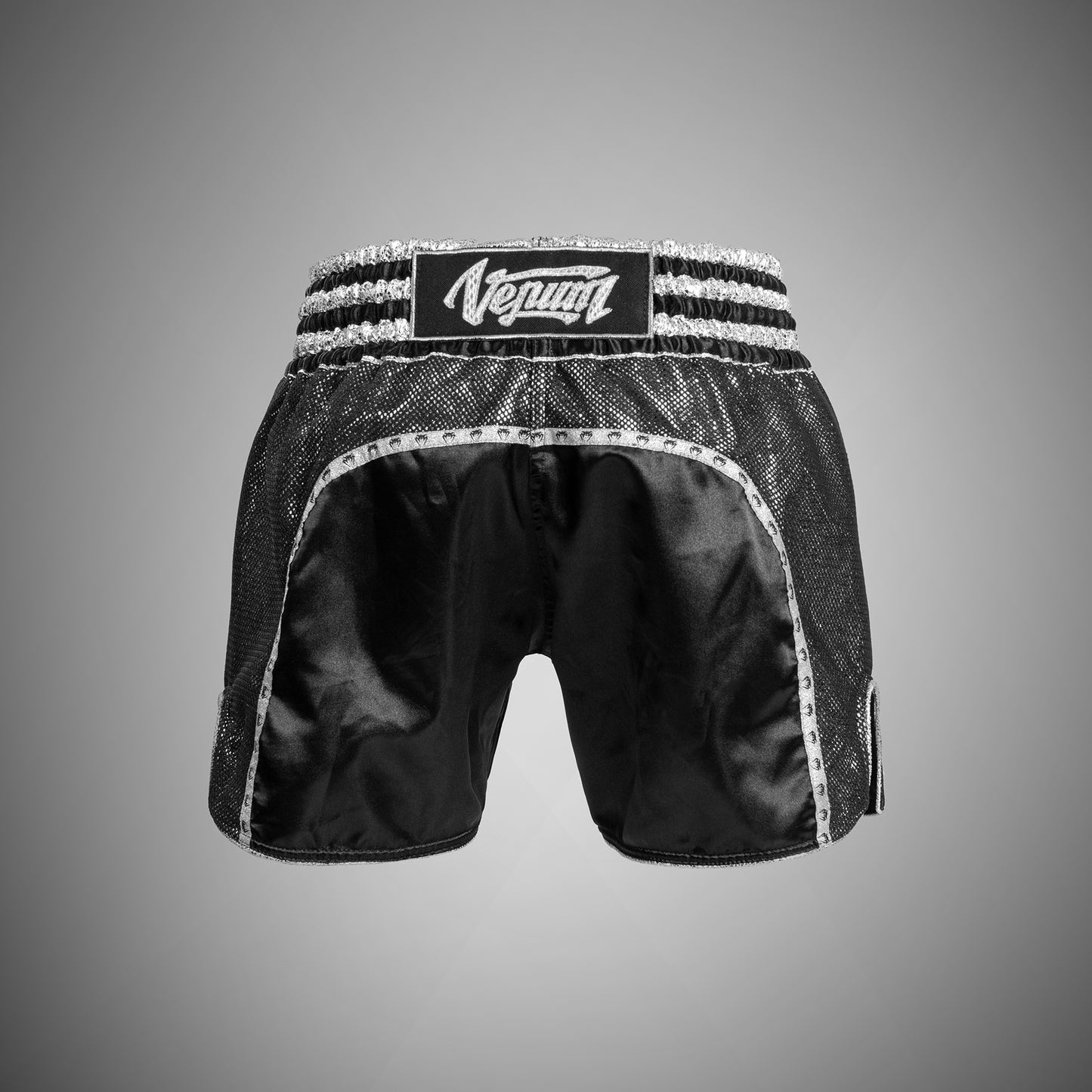 Venum Absolute 2.0 泰拳短裤 – 黑色/银色