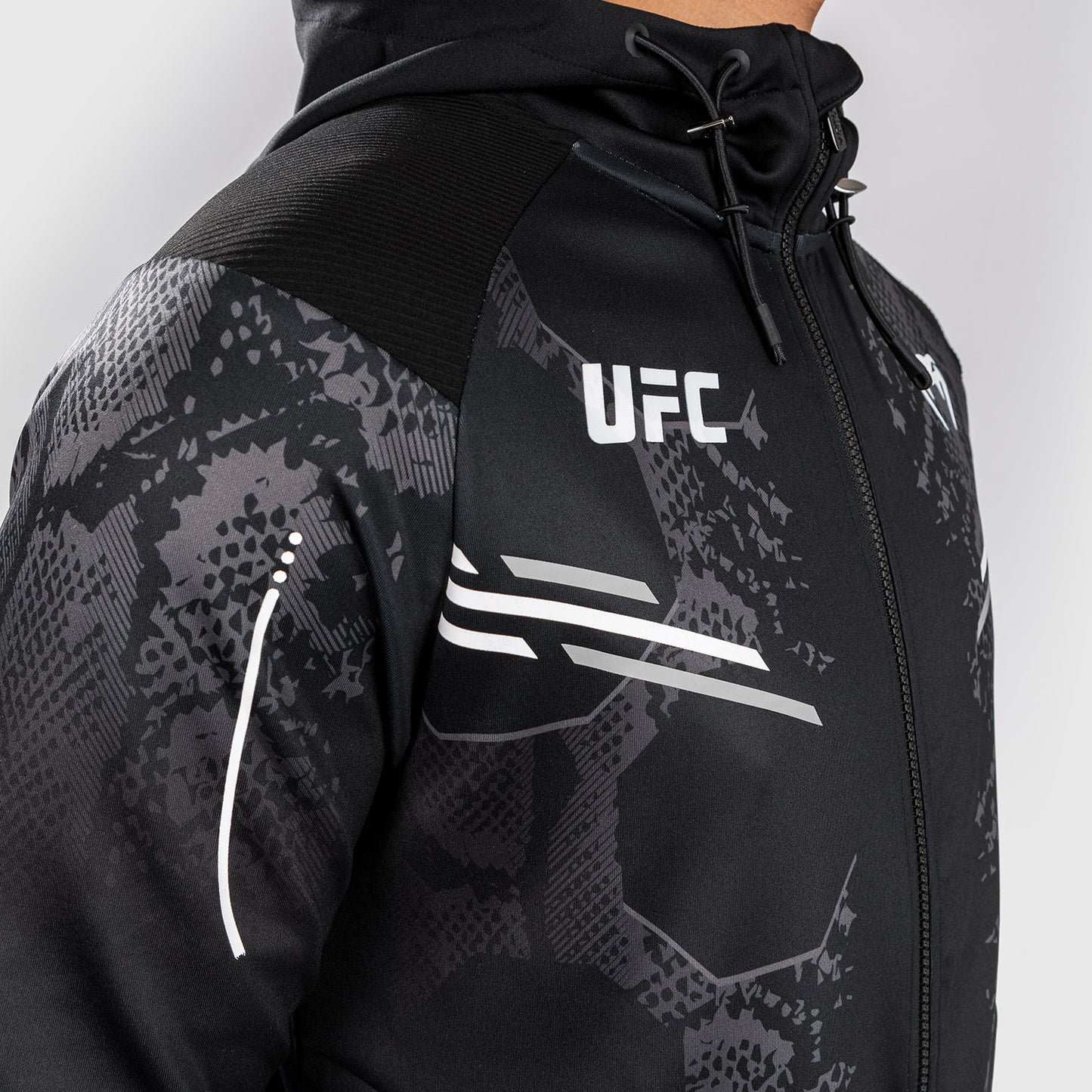 UFC Adrenaline by Venum Authentic Fight Night 男士款连帽衫 – 黑色