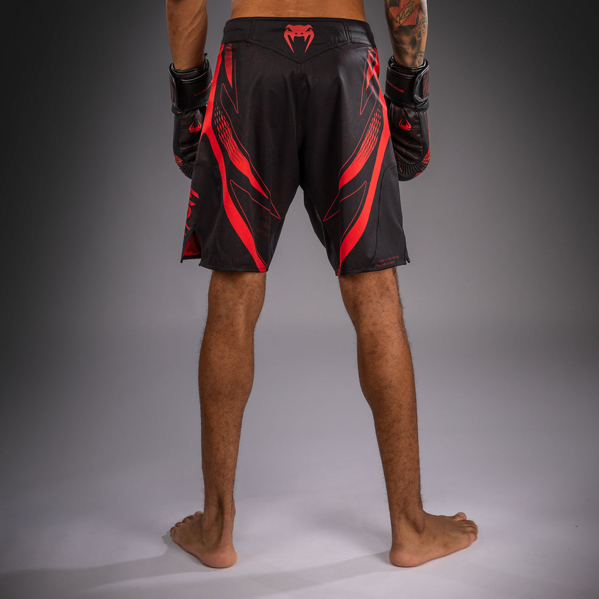 Venum Amazonia Reborn MMA短裤 - 黑色/红色