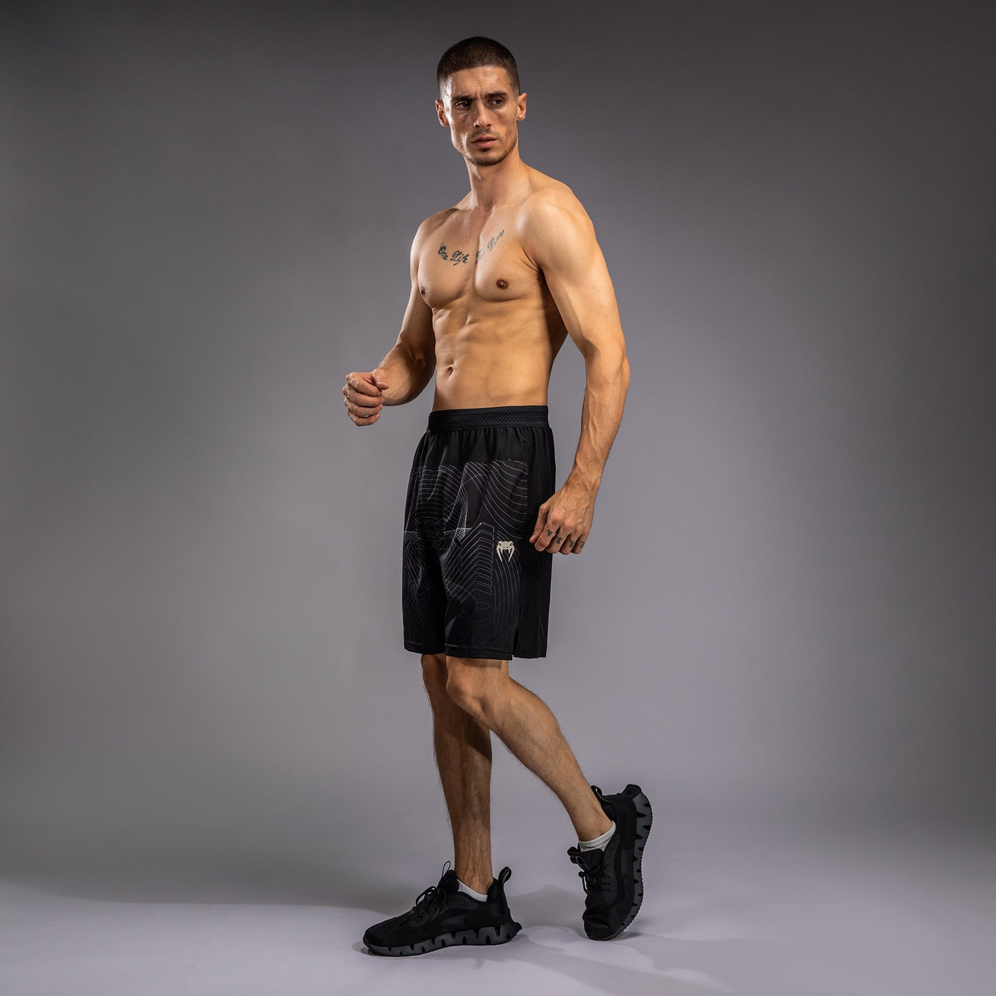Venum G-Fit Air 男士训练短裤 – 深黑色/沙漠沙色