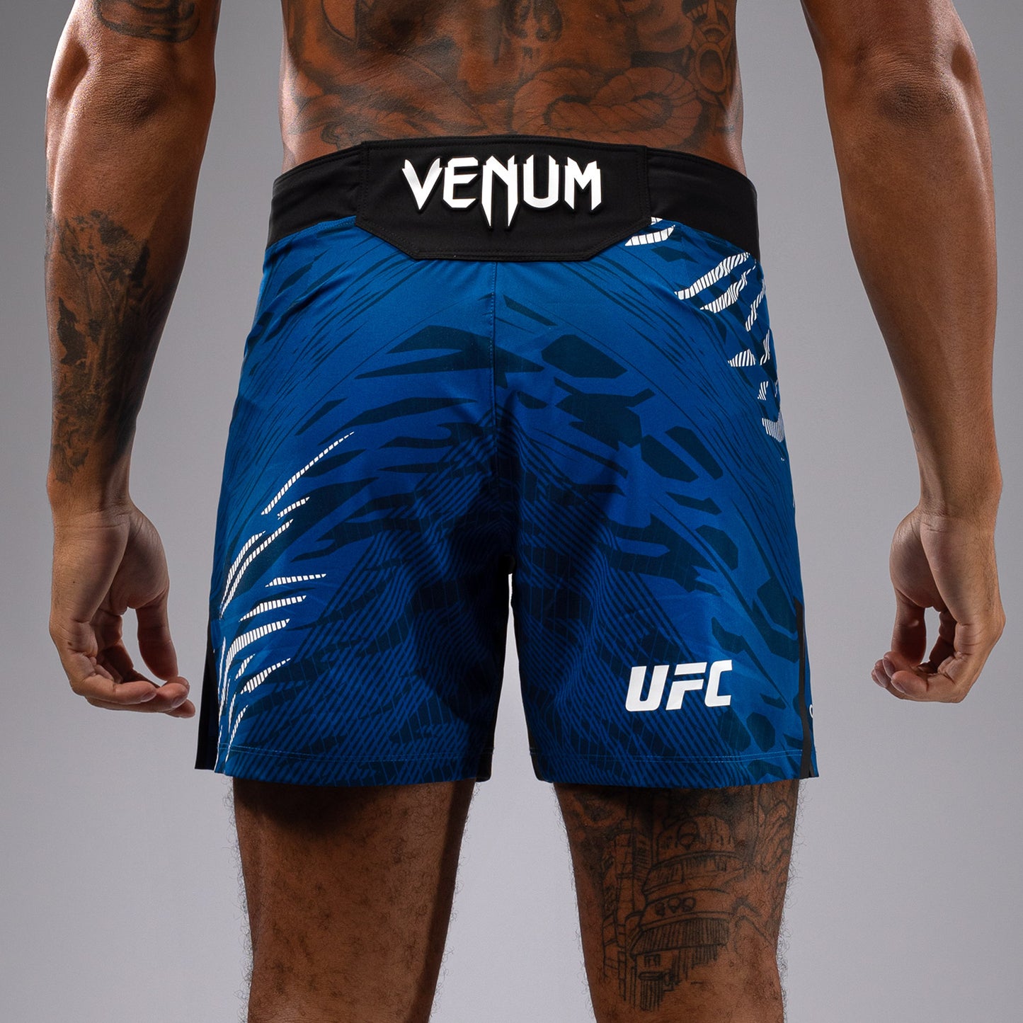 UFC Fusion by Venum Authentic Fight Night 男士格斗短裤 – 短款 – 蓝色