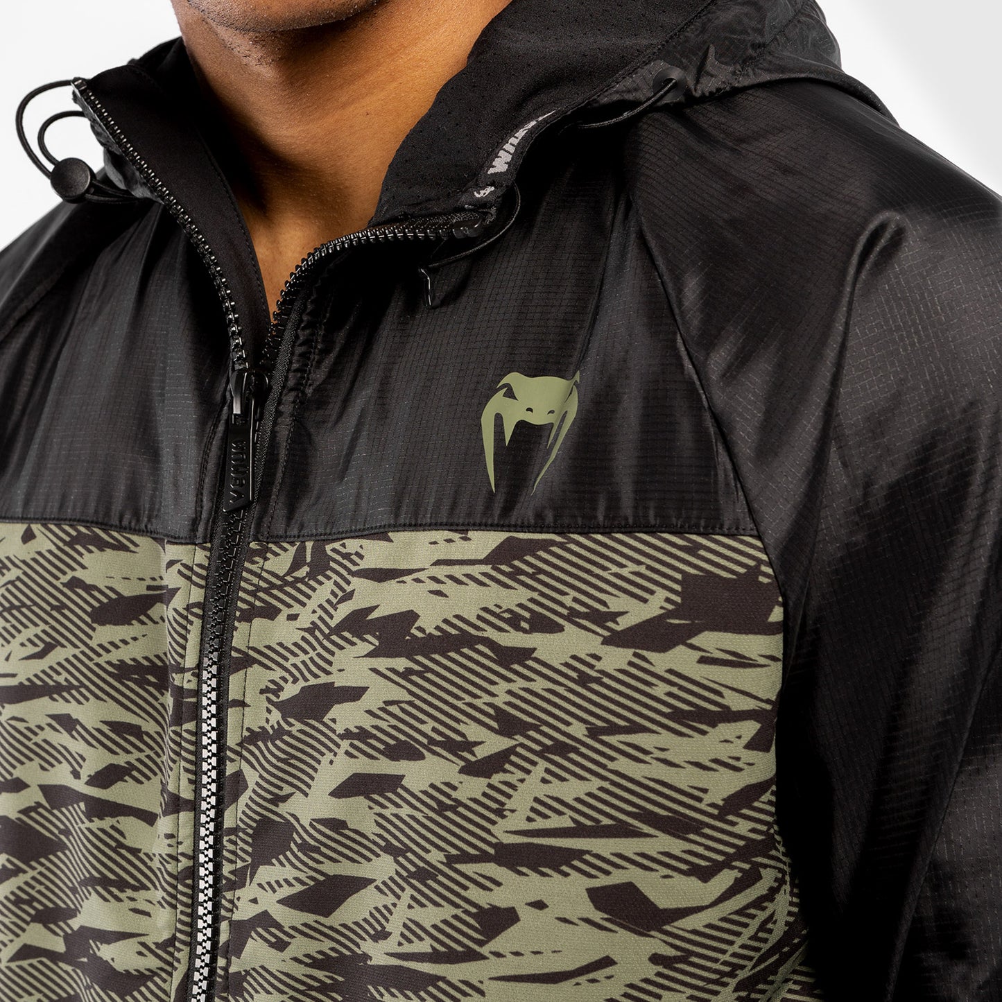Venum Laser XT 连帽衫 – 黑色/森林迷彩