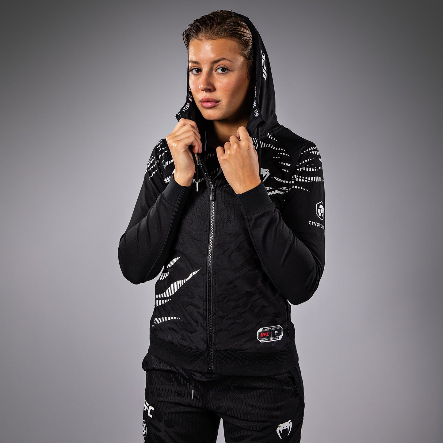 UFC Fusion by Venum Authentic Fight Night 女士款连帽衫 – 黑色