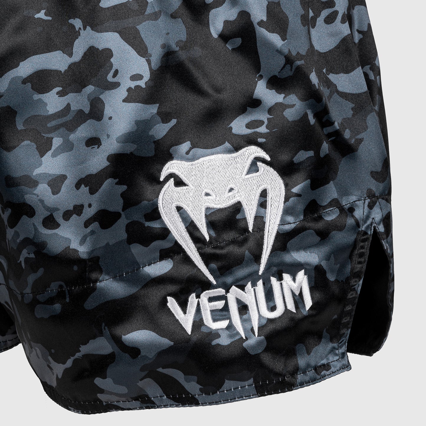 Venum Classic 泰拳短裤 – 深迷彩色
