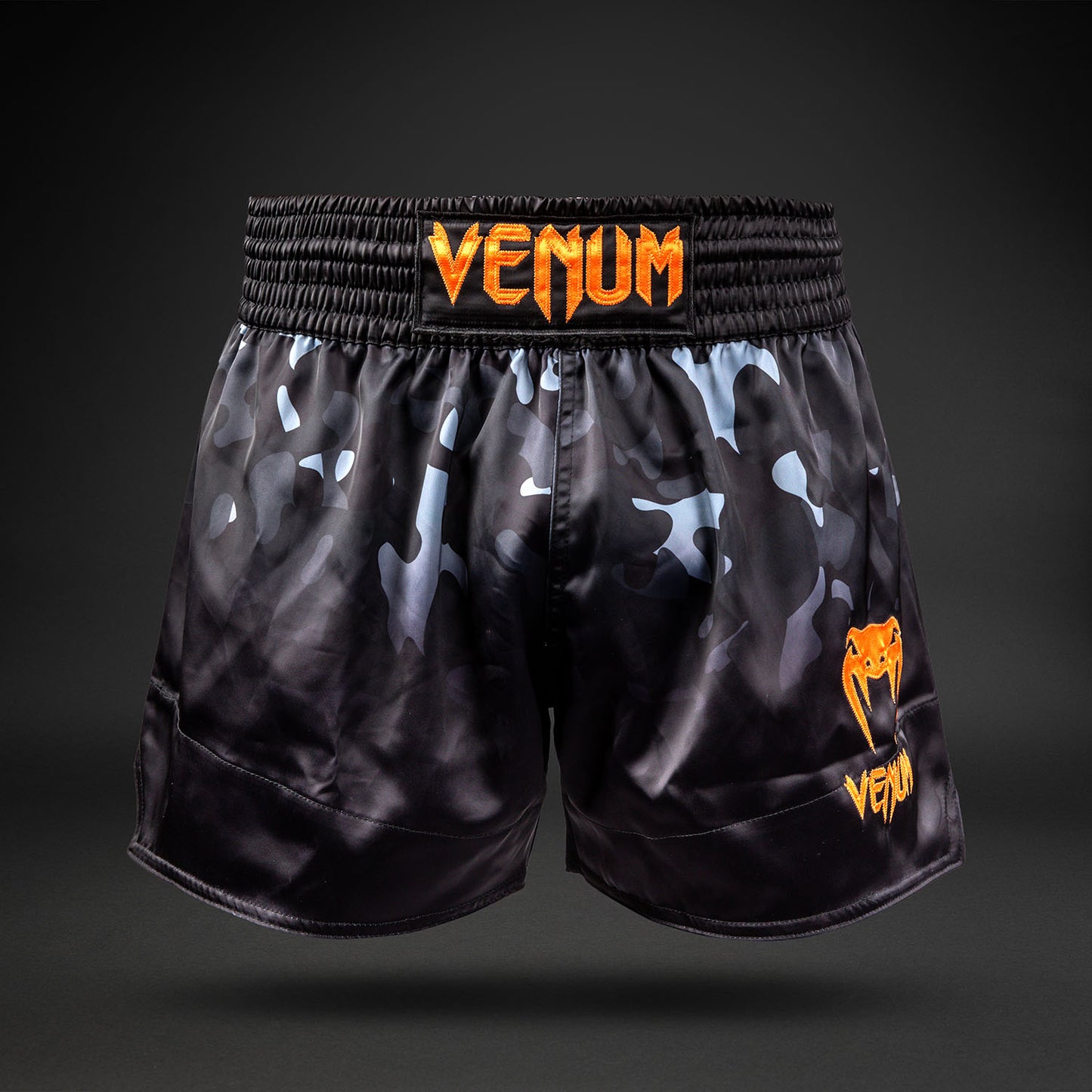 Venum Classic 泰拳短裤 – 黑色迷彩/橙色