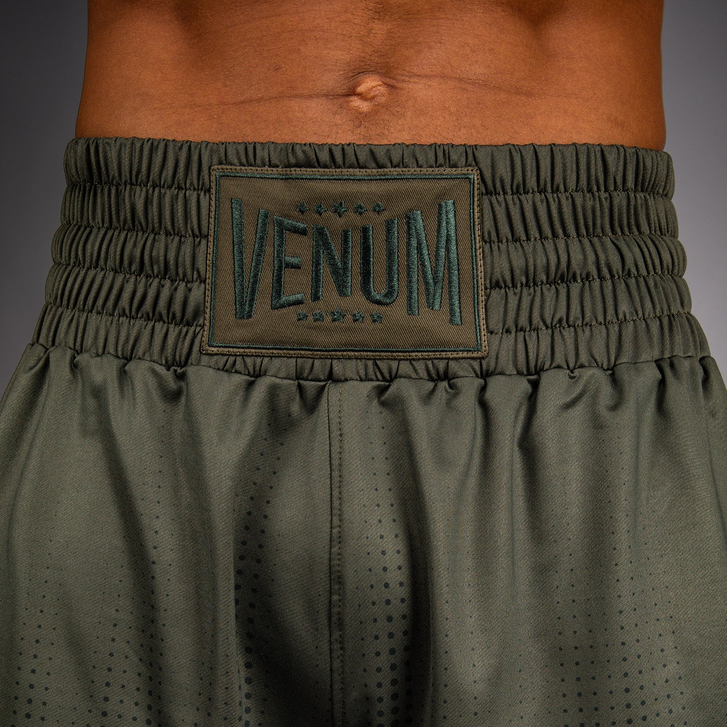 Venum Stealth 拳击短裤 – 卡其色/深绿色