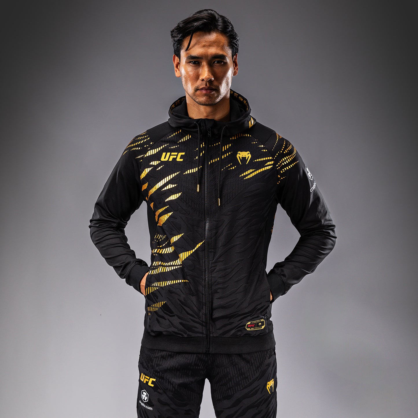 UFC Fusion by Venum Authentic Fight Night 男士款 走场连帽衫 – Champion