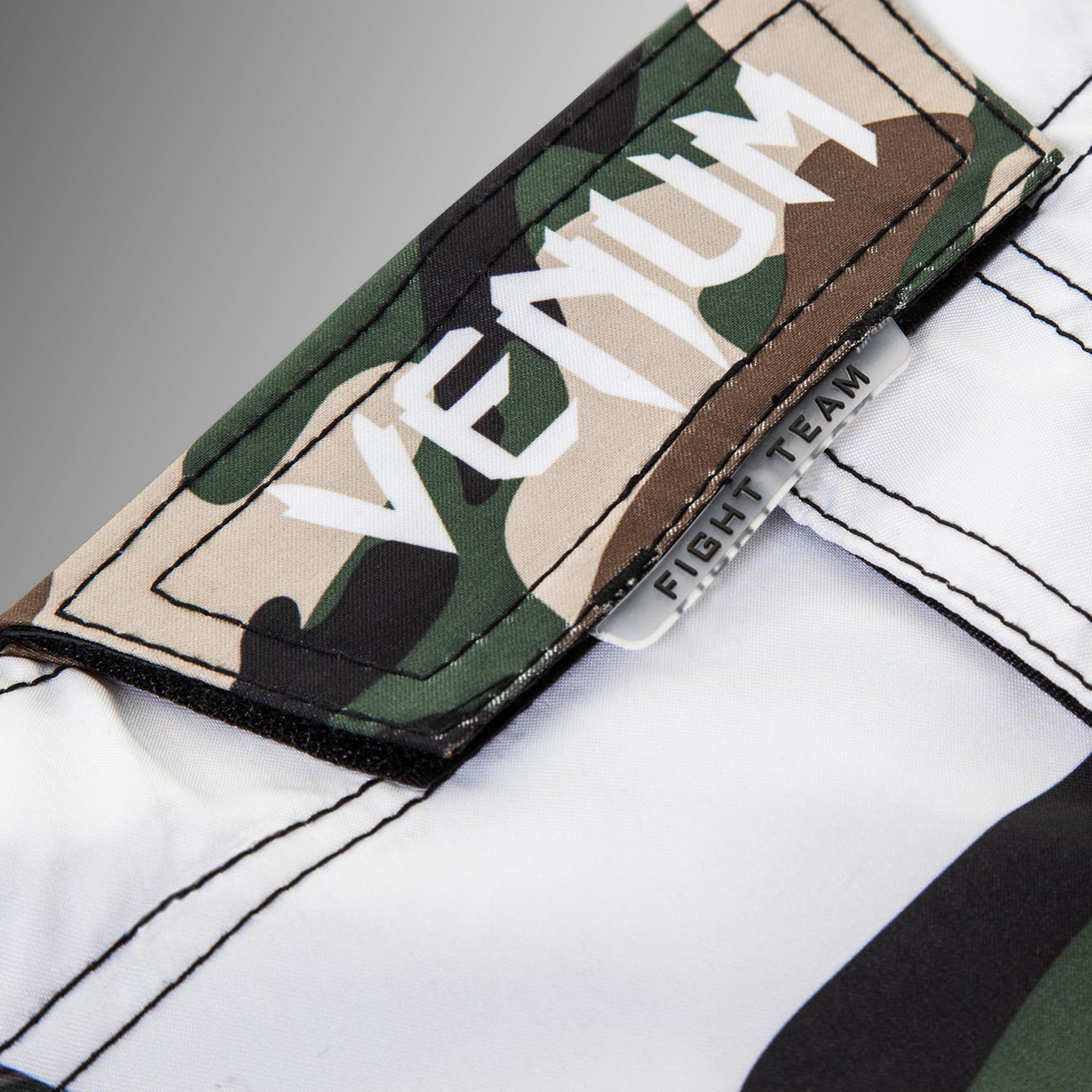 Venum Camo Hero 格斗短裤 – 绿色/棕色