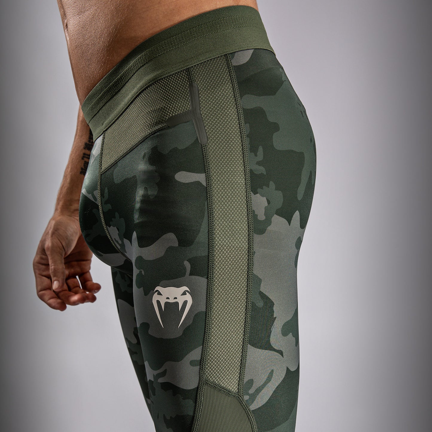 Venum G-Fit Air 男士紧身裤 – 军绿色迷彩