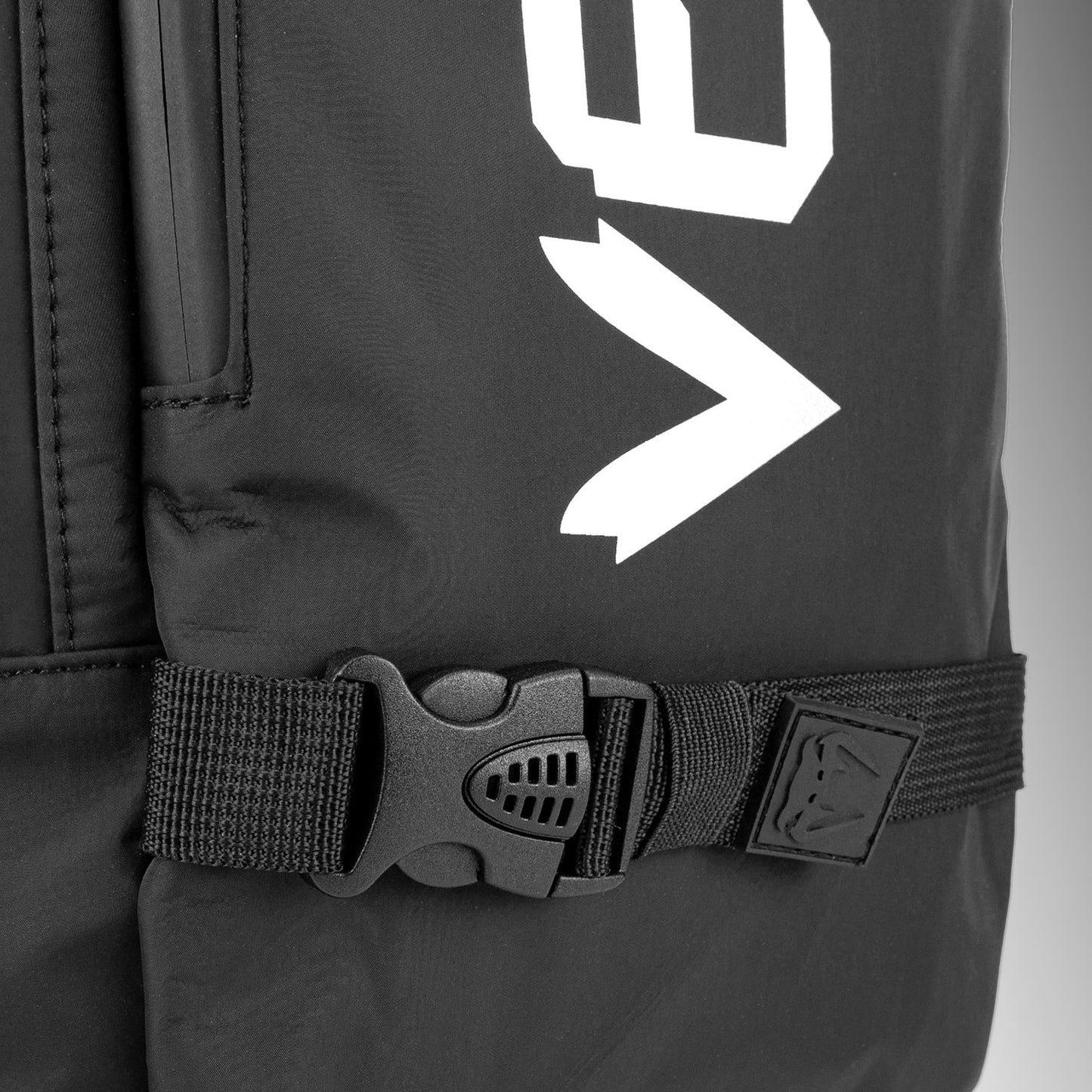 Venum Challenger Pro Evo 背包 (20-25L) – 黑色/白色
