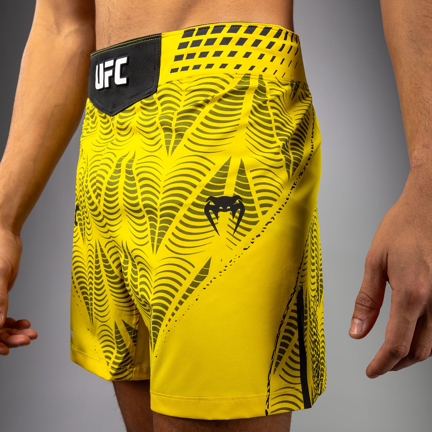 男士UFC Zenith by Venum黄色Authentic格斗短裤Fit格斗短裤