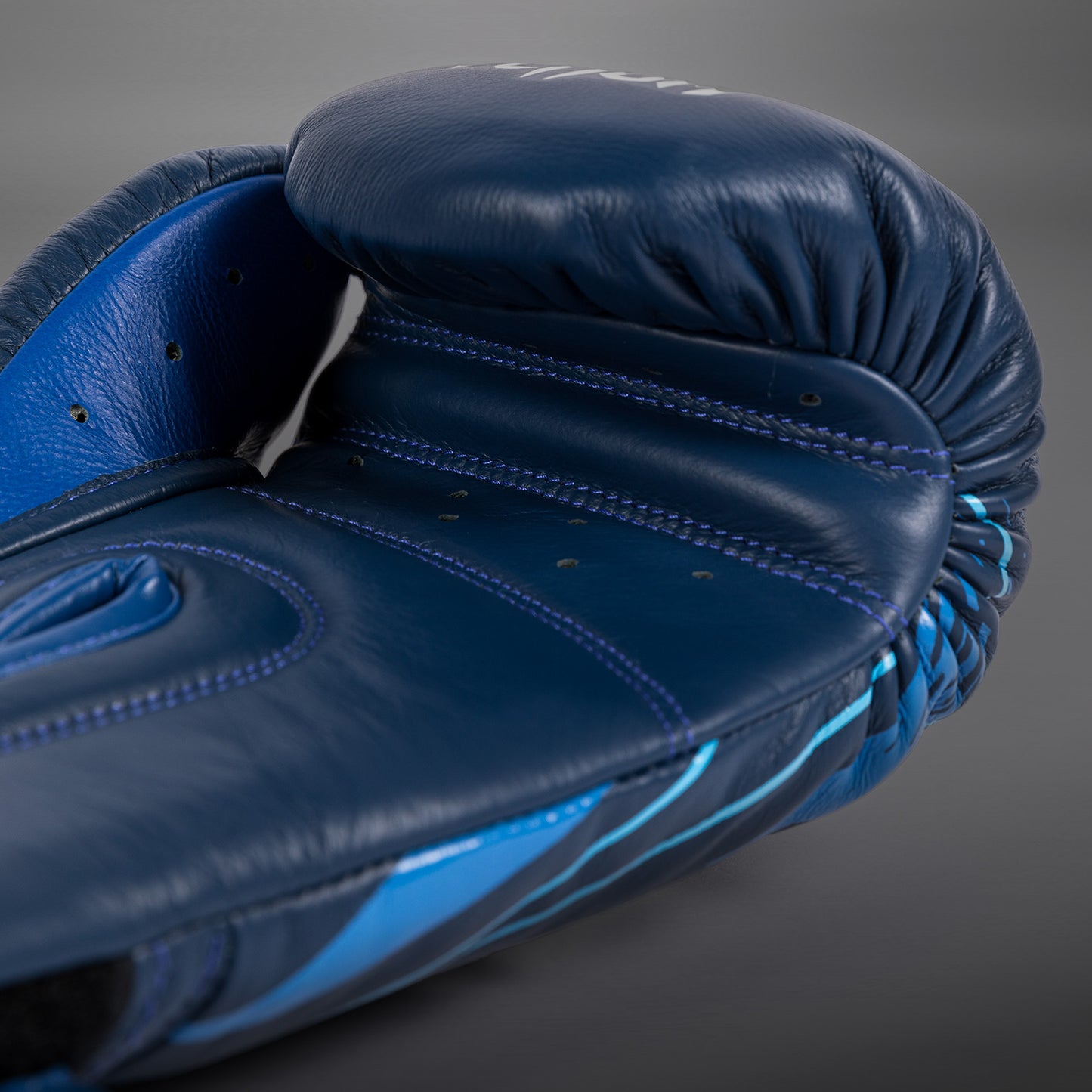 Venum x Top Rank Original Hammer 拳击手套 – 藏青色