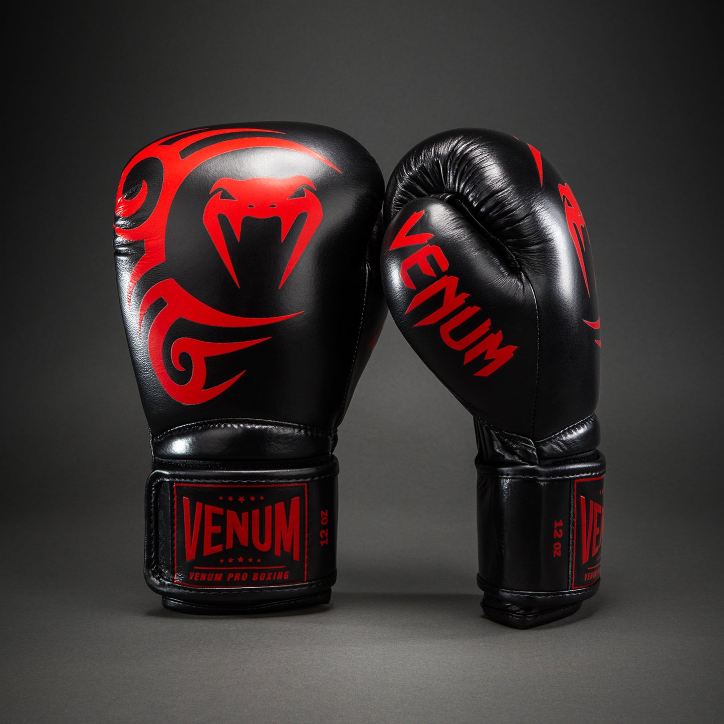 Venum Giant 2.0 Mike Tyson Pro 拳击手套 – 黑色/红色