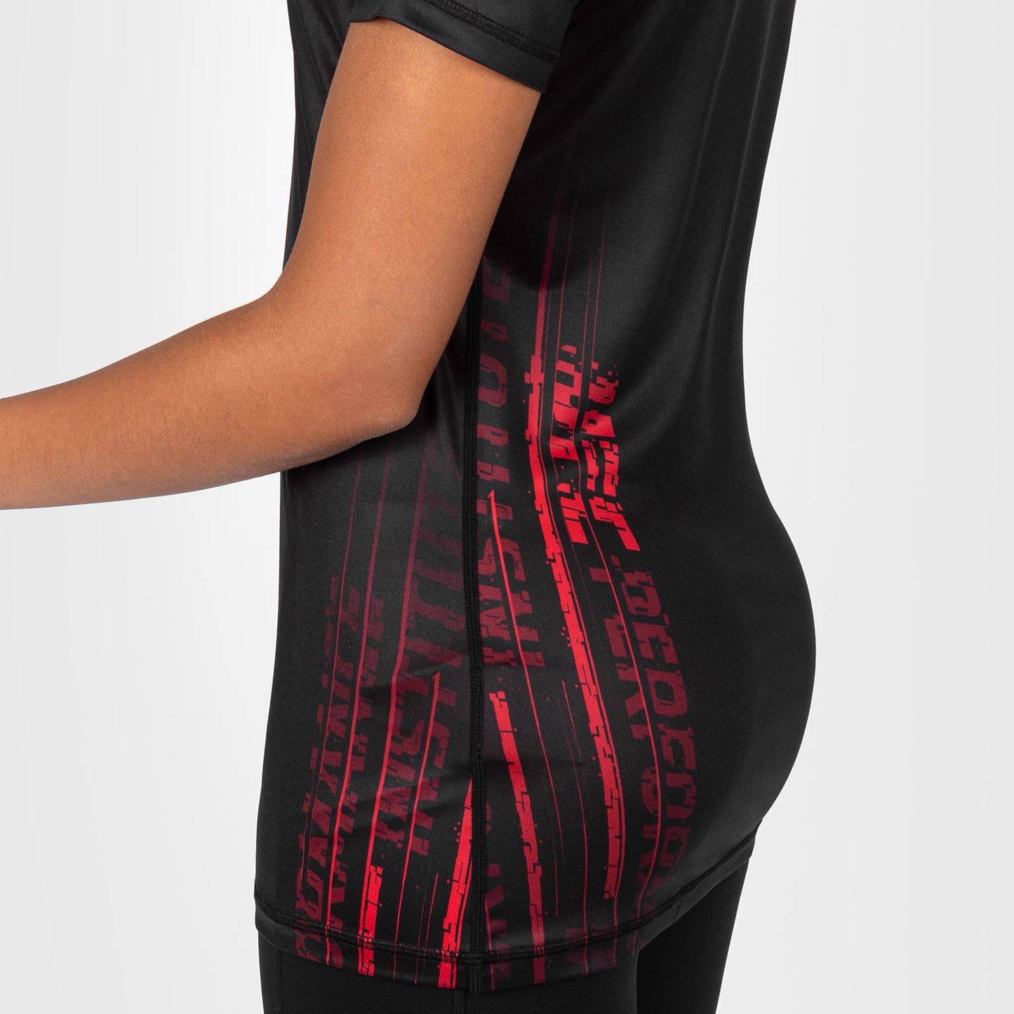 UFC Venum Performance Institute 2.0 女士 Dry Tech T恤 – 黑色/红色