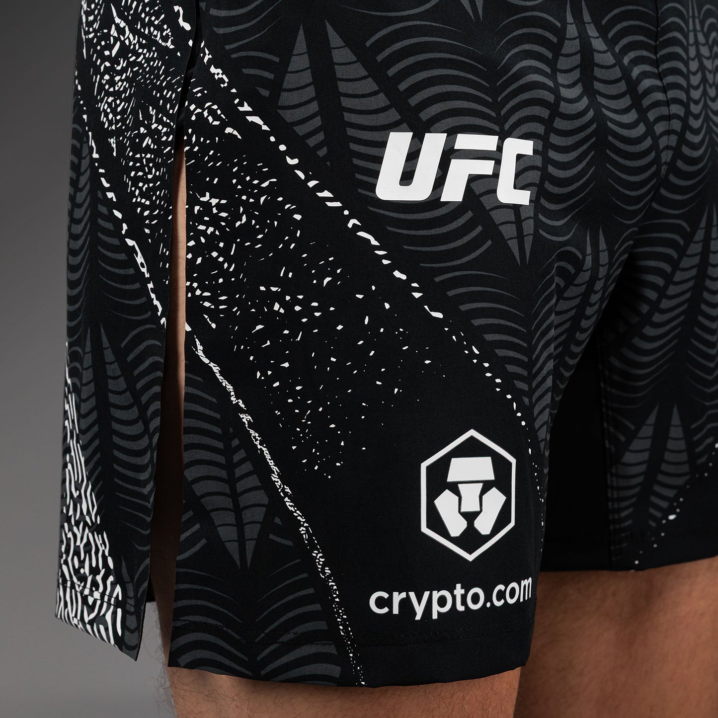Men's UFC Zenith by Venum 黑色 Authentic格斗之夜角斗士格斗短裤