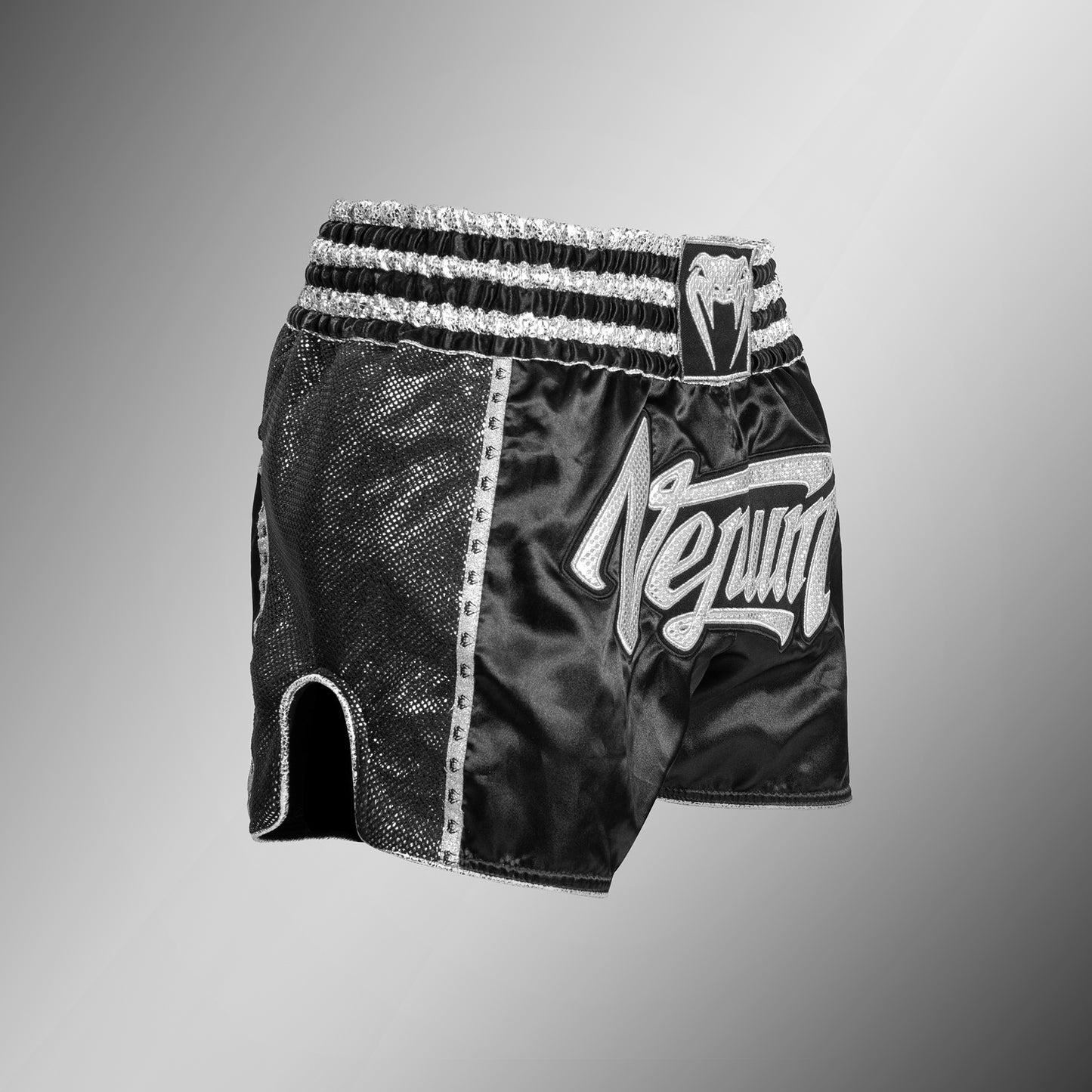 Venum Absolute 2.0 泰拳短裤 – 黑色/银色