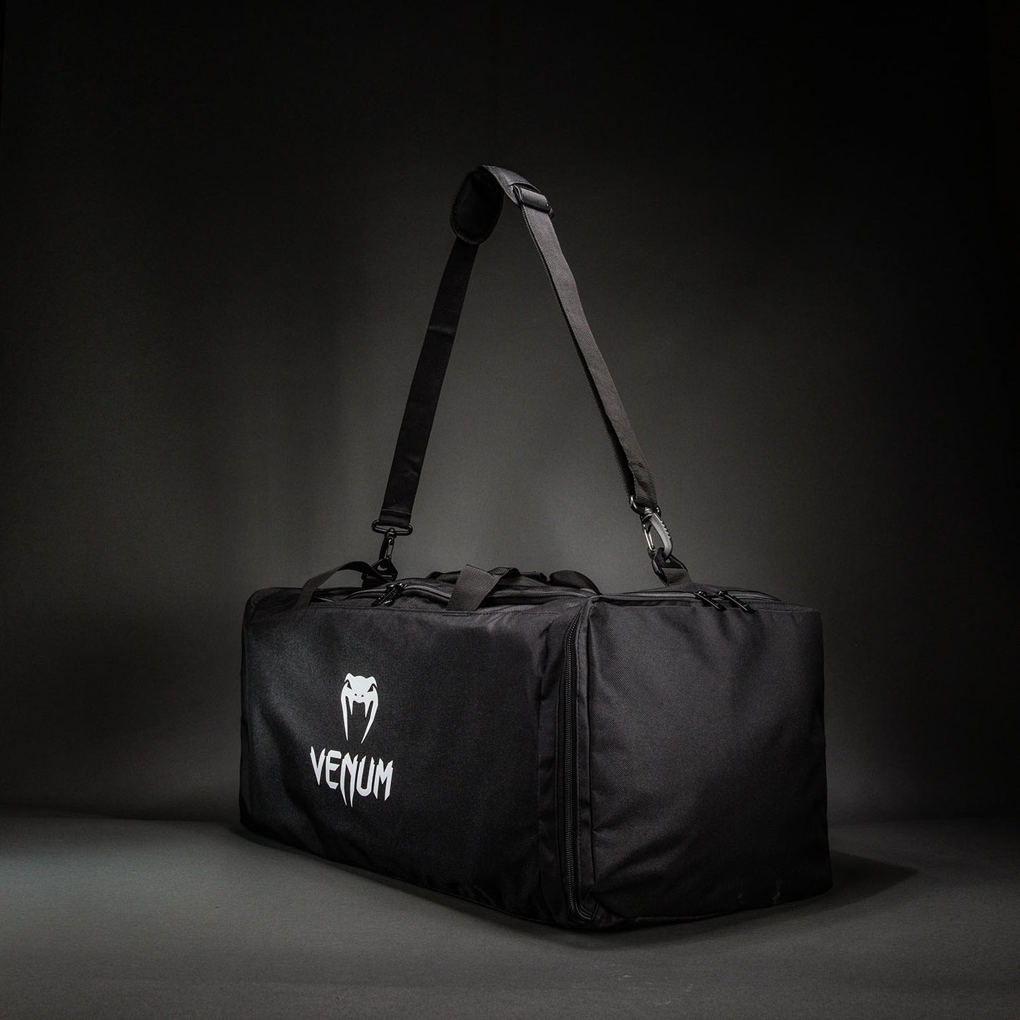 Venum Essential 运动包（61升）– 黑色