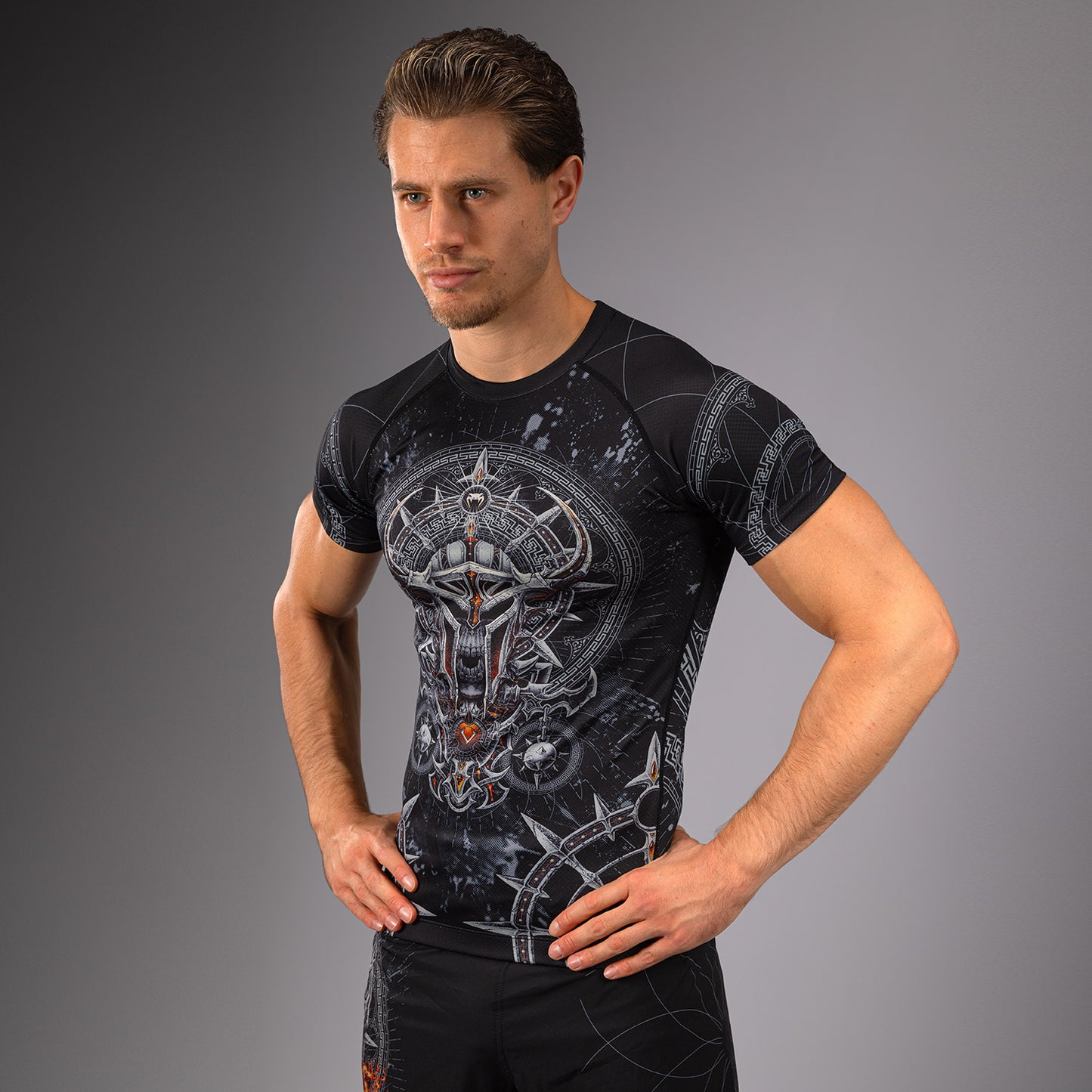 Venum Gladiator 5.0 男士短袖紧身防磨衣 – 黑色/银色