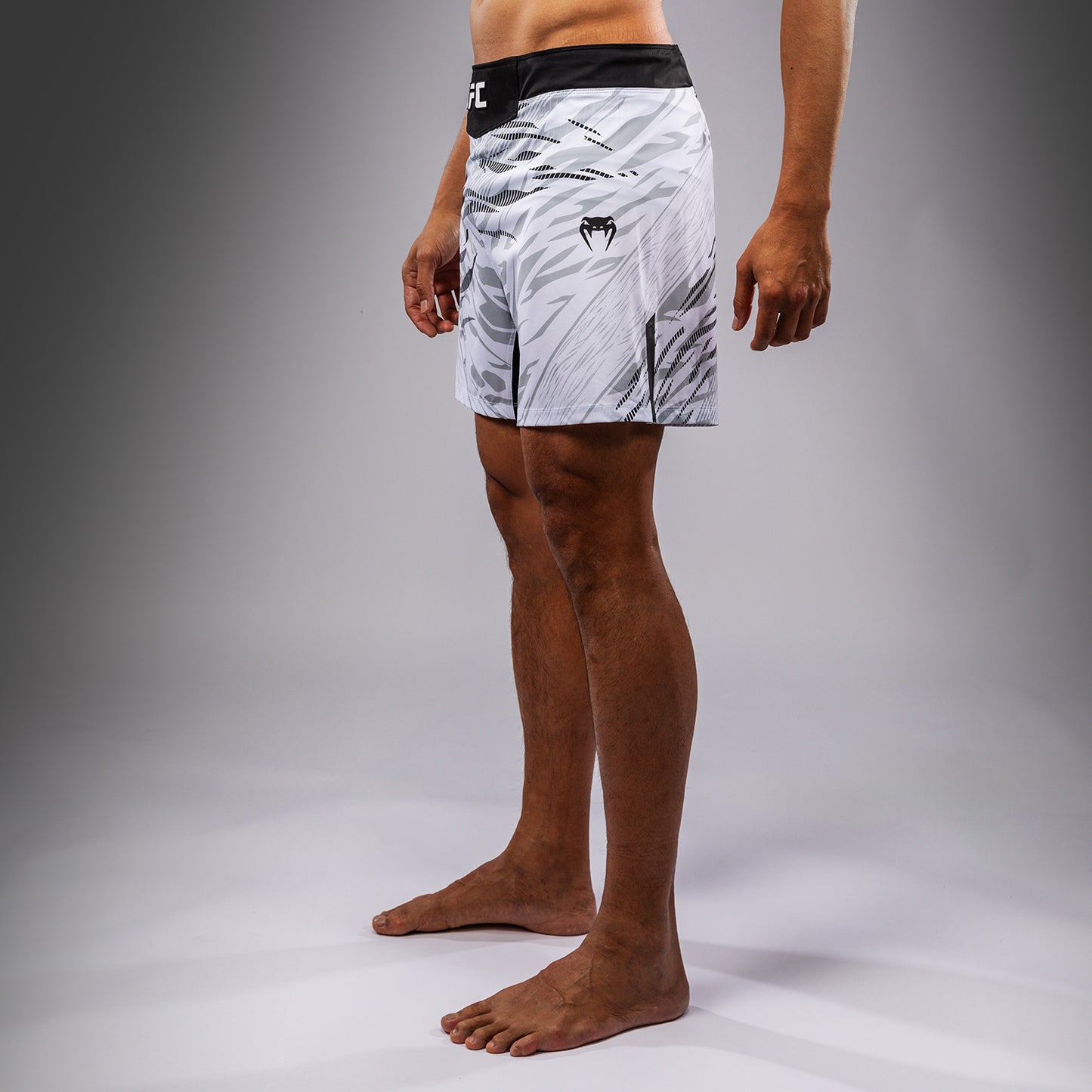 UFC Fusion by Venum Authentic Fight Night 男士格斗短裤 – 短款 – 白色