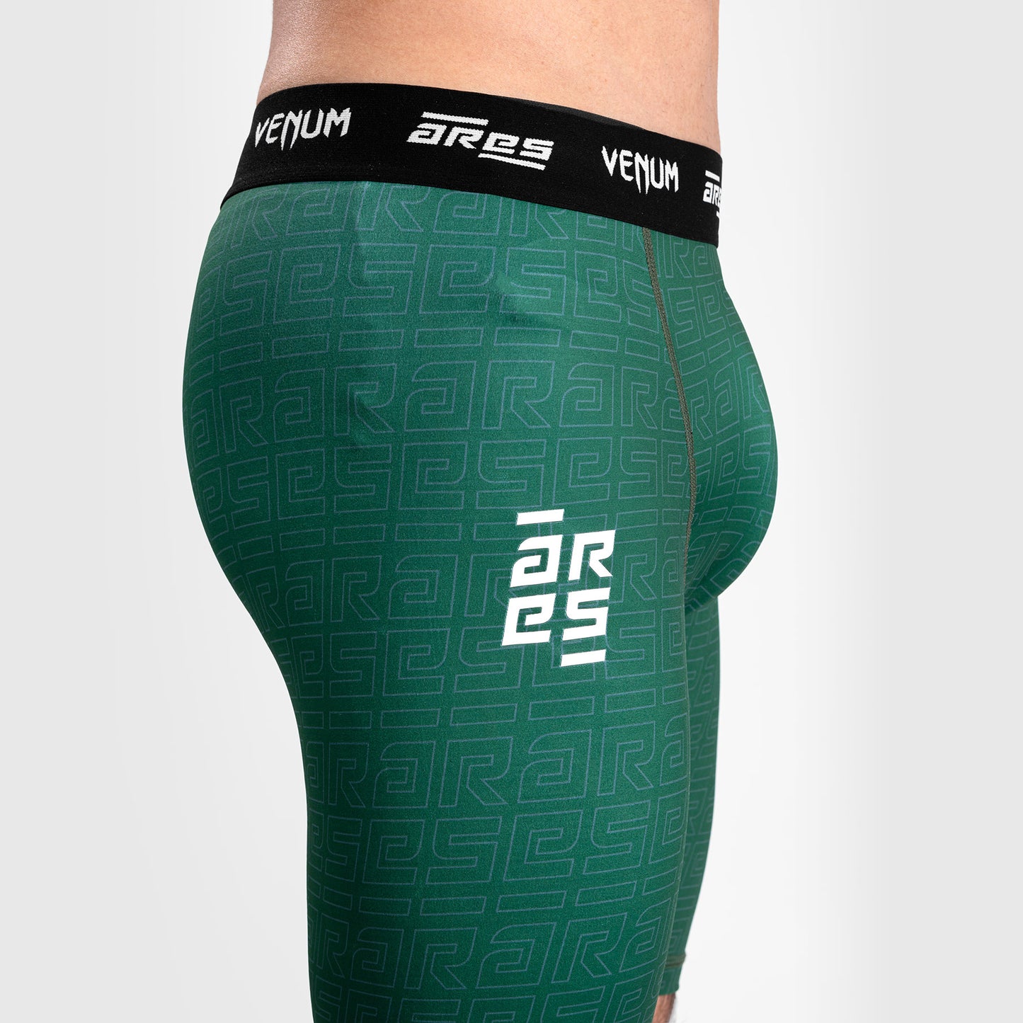 Venum x Ares 2.0 综合格斗短裤 – 卡其色