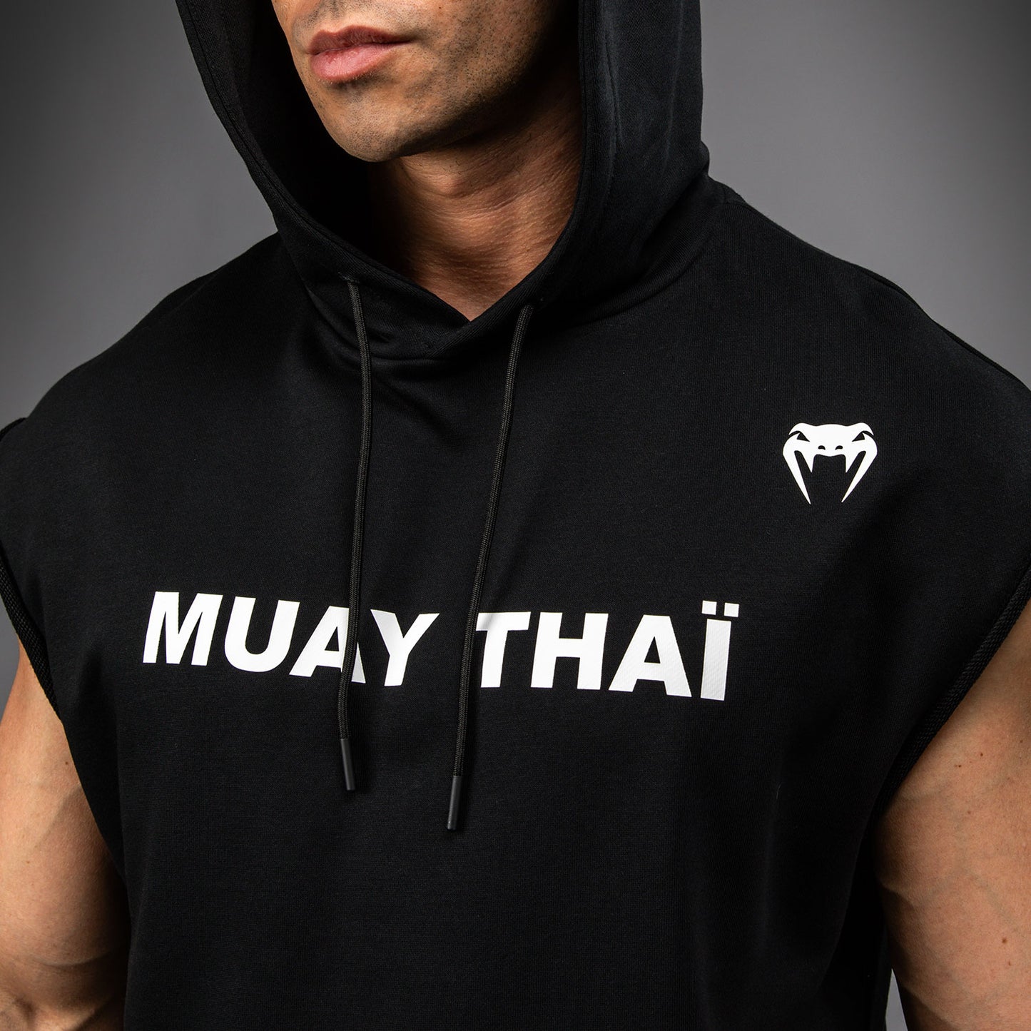Venum Muay Thai VT 无袖连帽衫 – 黑色/白色