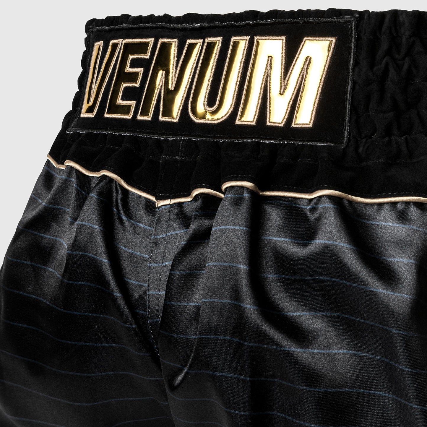 Venum Attack 泰拳短裤 – 黑色/灰色