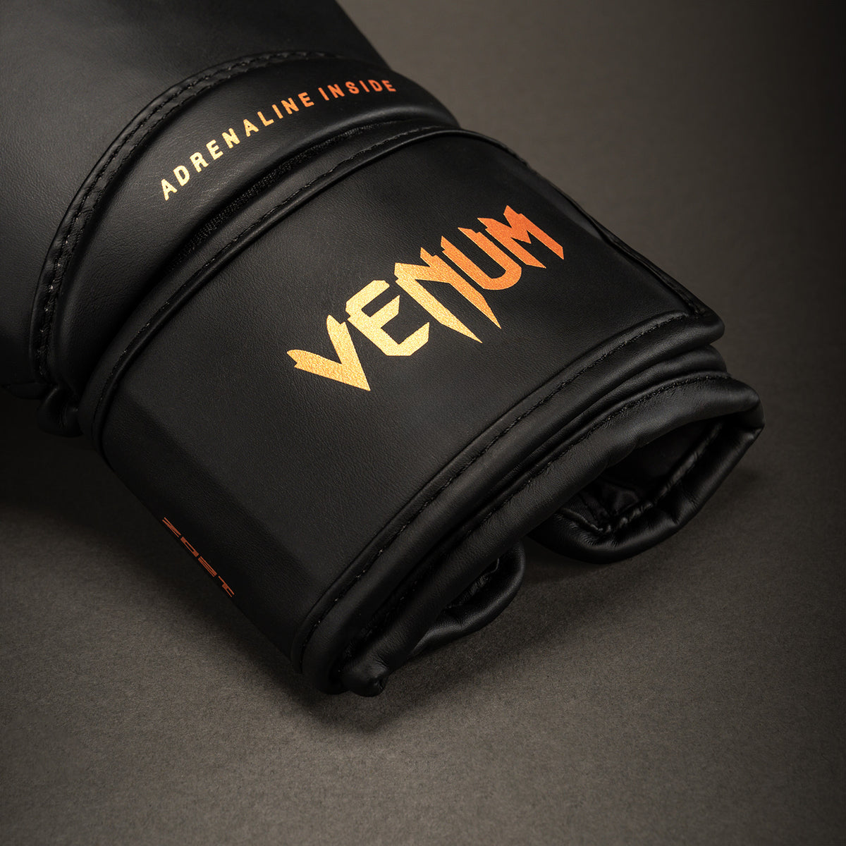 Venum Contender 1.5 拳击手套 - 黑色/铜色