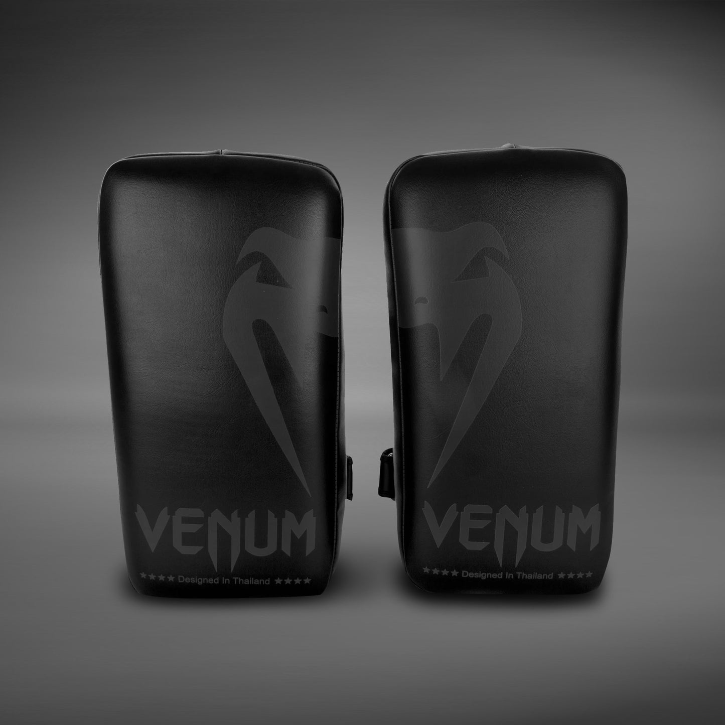 Venum Giant 踢击护垫 - 黑色/黑色（对）