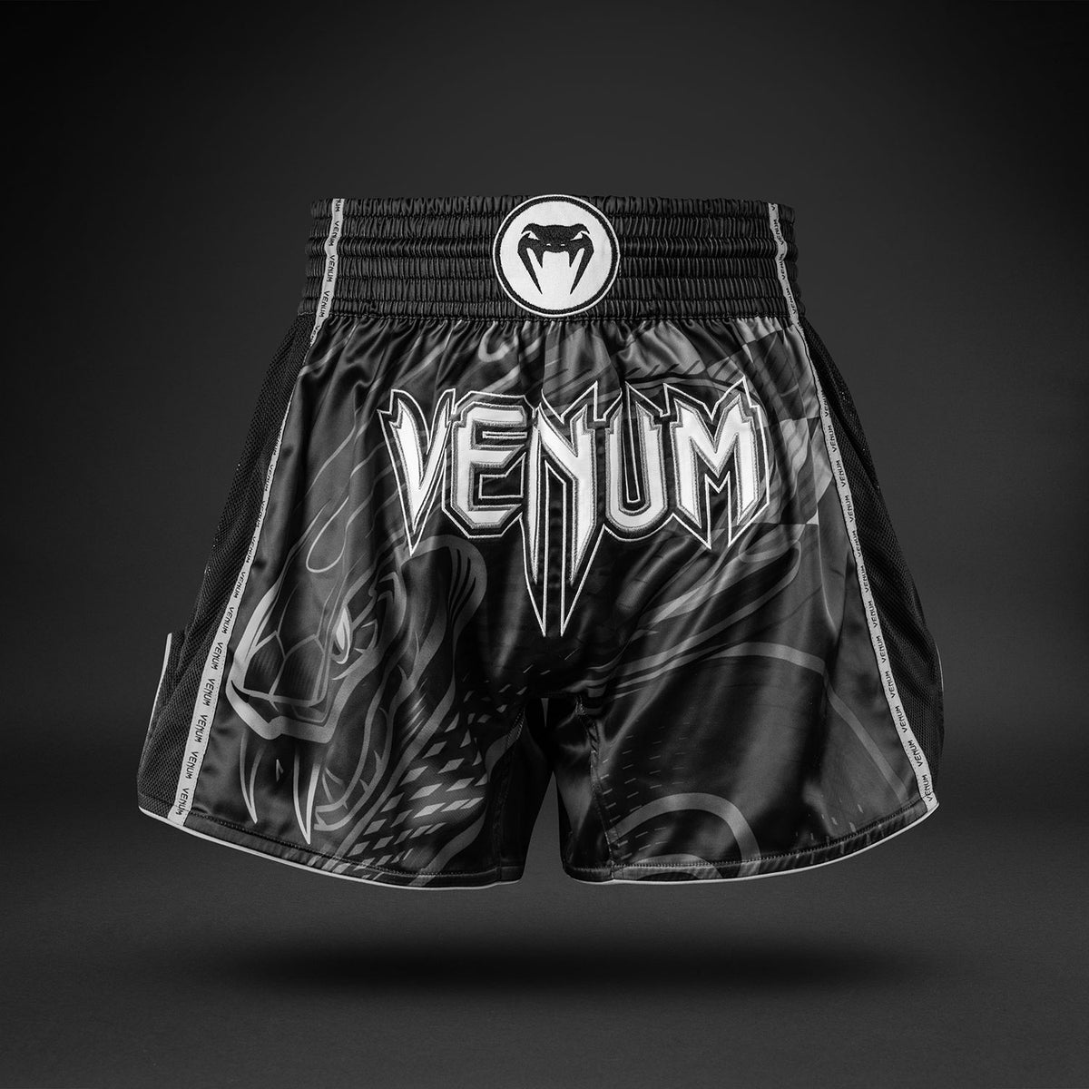 Venum Crimson Viper 2.0 泰拳短裤 - 黑色/灰色