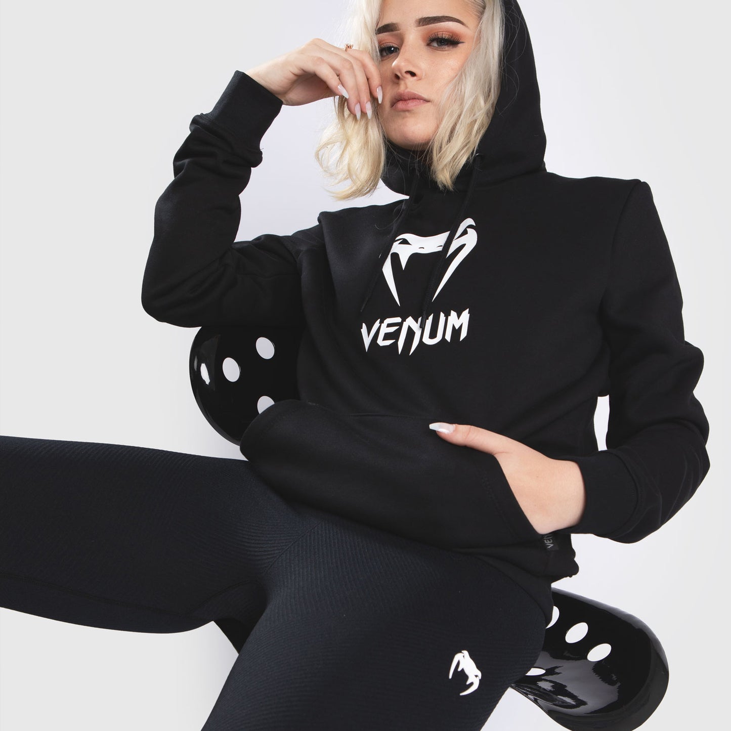 Venum Classic 连帽衫 – 女士款 – 黑色