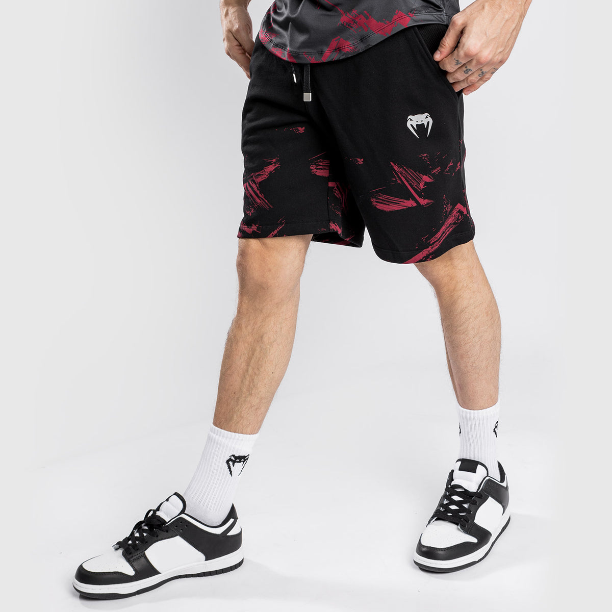 Venum UFC Authentic Fight Week 男士2.0短裤 – 黑色/红色