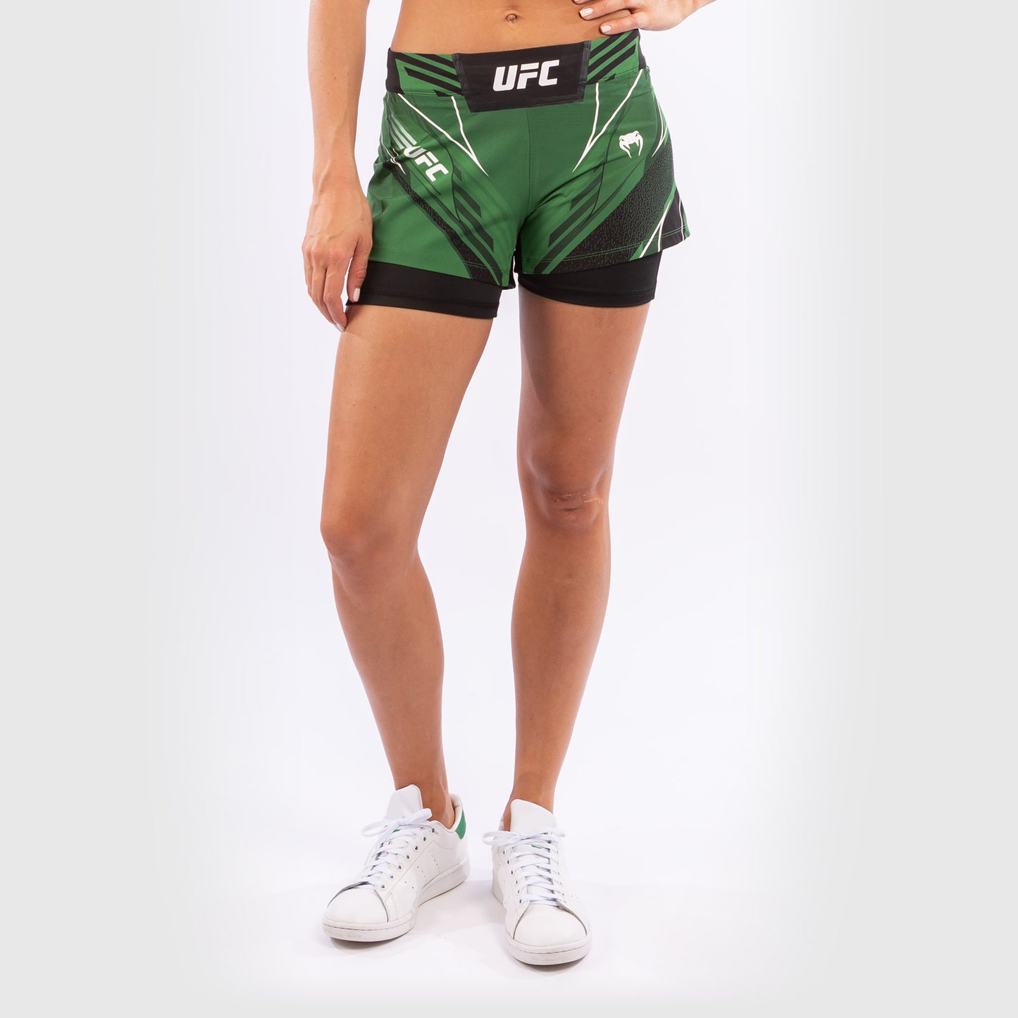 UFC Venum Authentic Fight Night 女士格斗短裤 – 短款 – 绿色