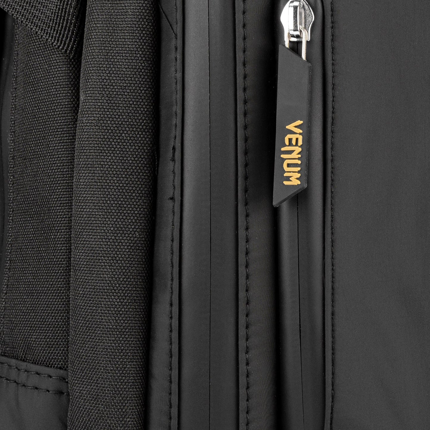Venum Challenger Pro Evo 背包（20-25L）– 黑色/金色