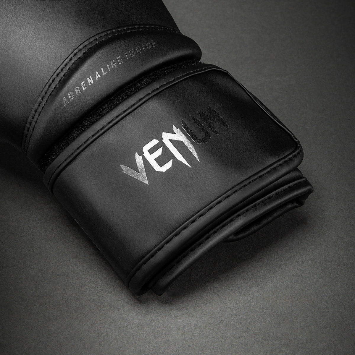 Venum Contender 1.5 拳击手套 - 黑色