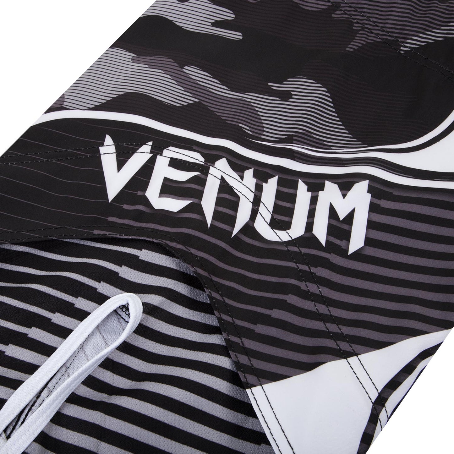 Venum Camo Hero Fightshorts - White/Black
