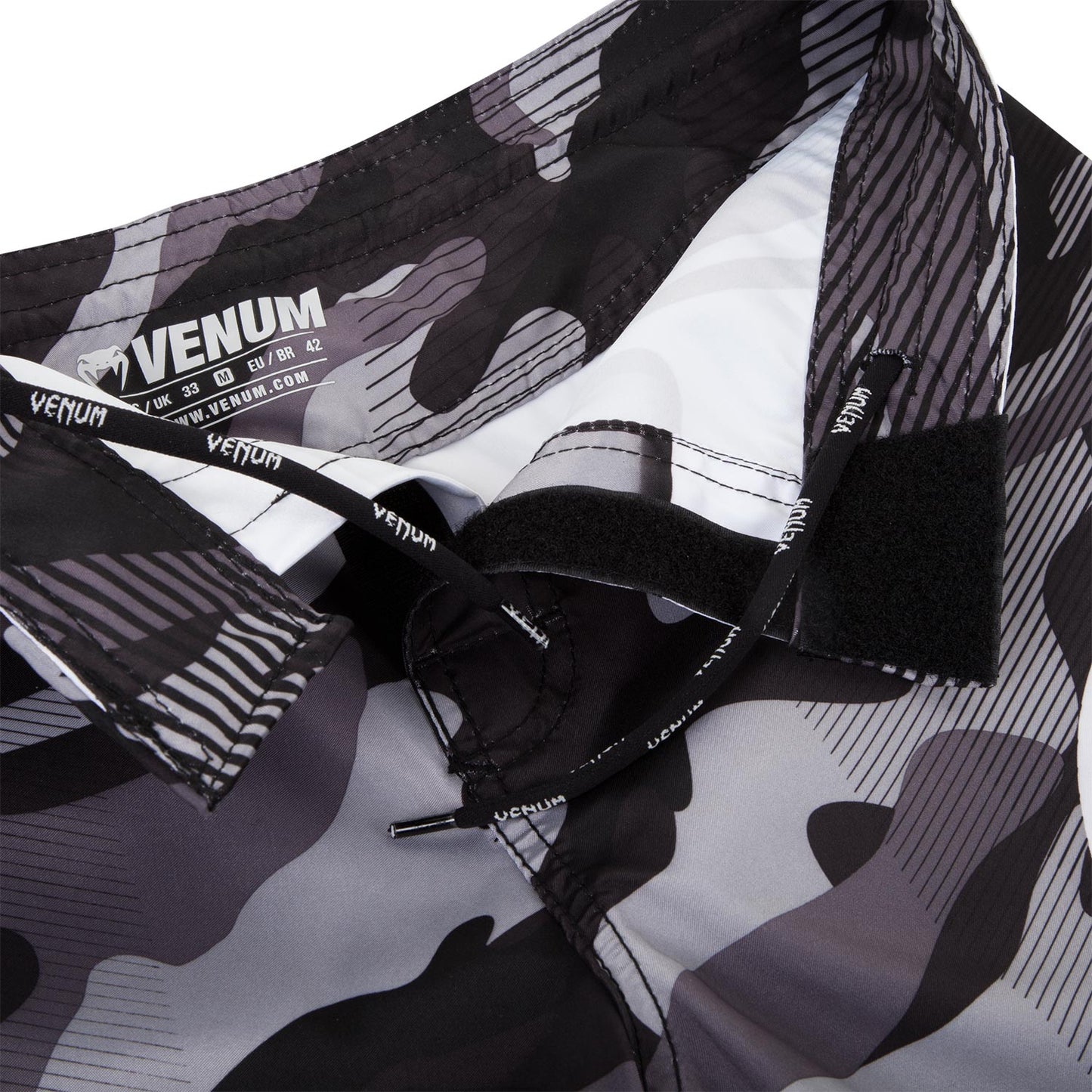 Venum Camo Hero Fightshorts - White/Black